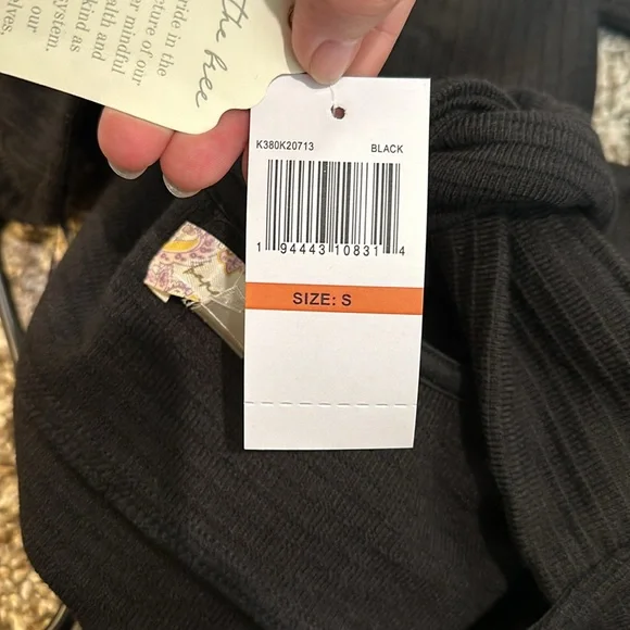 NWT BAND OF THE FREE BOG BLACK CROP TOP RIBBED KNIT LONG SLEEVES TIE - Picture 10 of 10